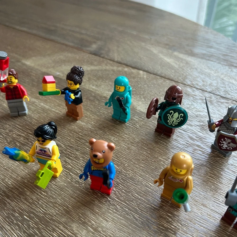 LEGO Minifigures Set of 16 - Picture 4 of 7